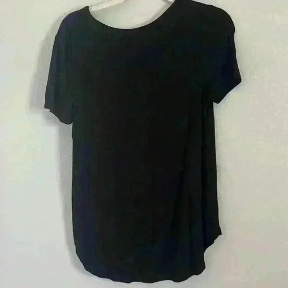 Women’s Black Tee Size Small - Picture 2 of 3